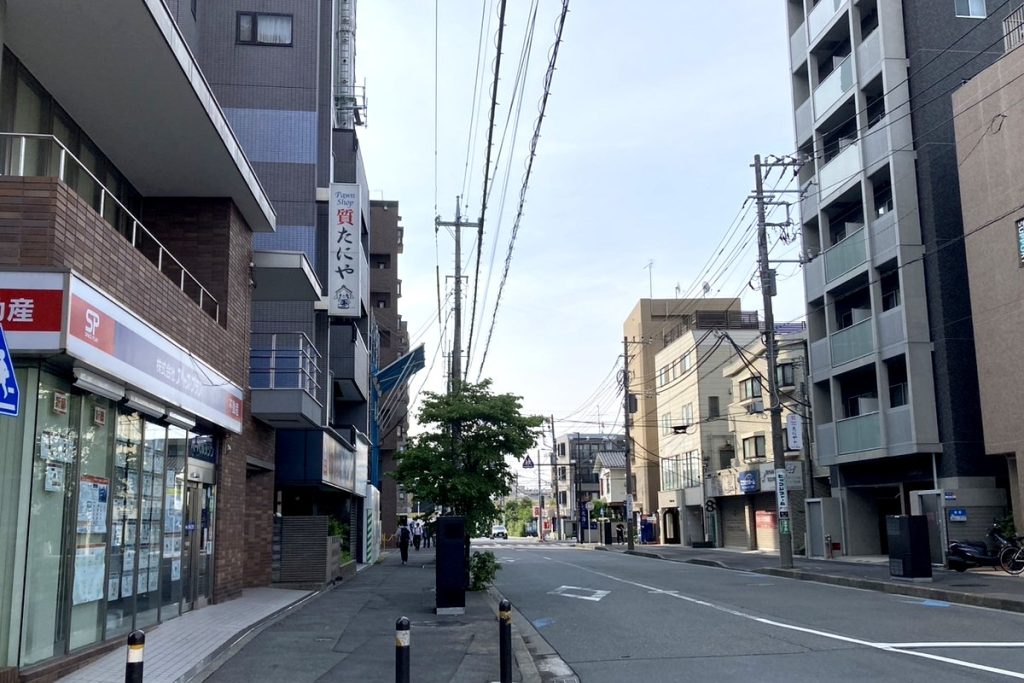 登戸駅ロータリーから多摩麻生法律事務所方面
